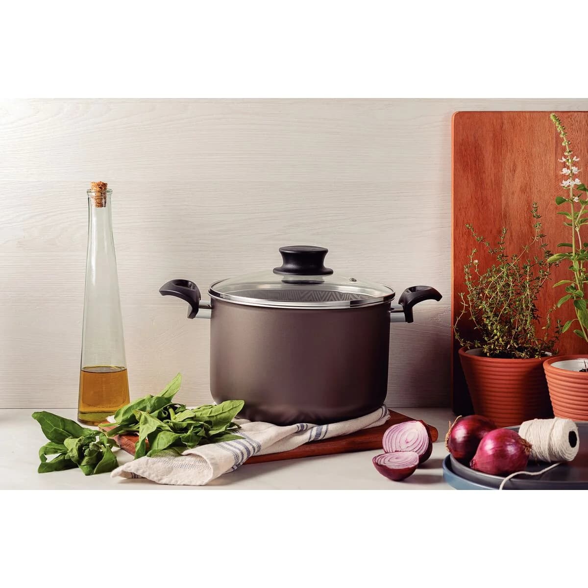 Olla alta con tapa de vidrio Tramontina Paris antiadherente 26 cm 9.6 L — imagen 3 de 4