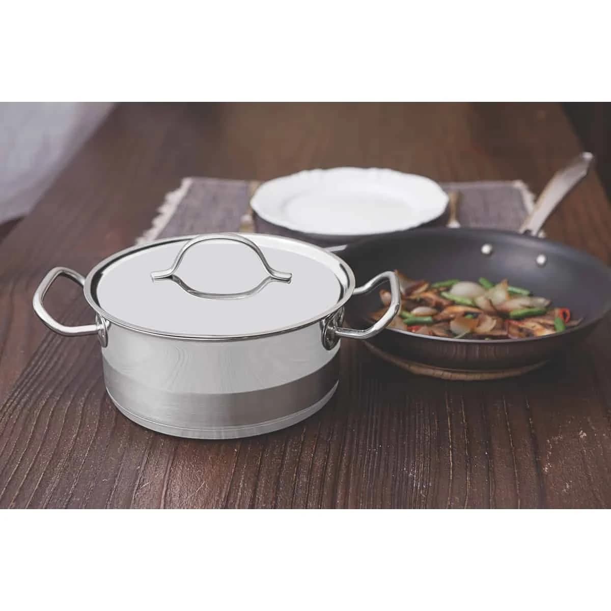 Olla de acero inoxidable con tapa Tramontina Professional triple fondo e inducción 20 cm 4.6 L — imagen 4 de 4