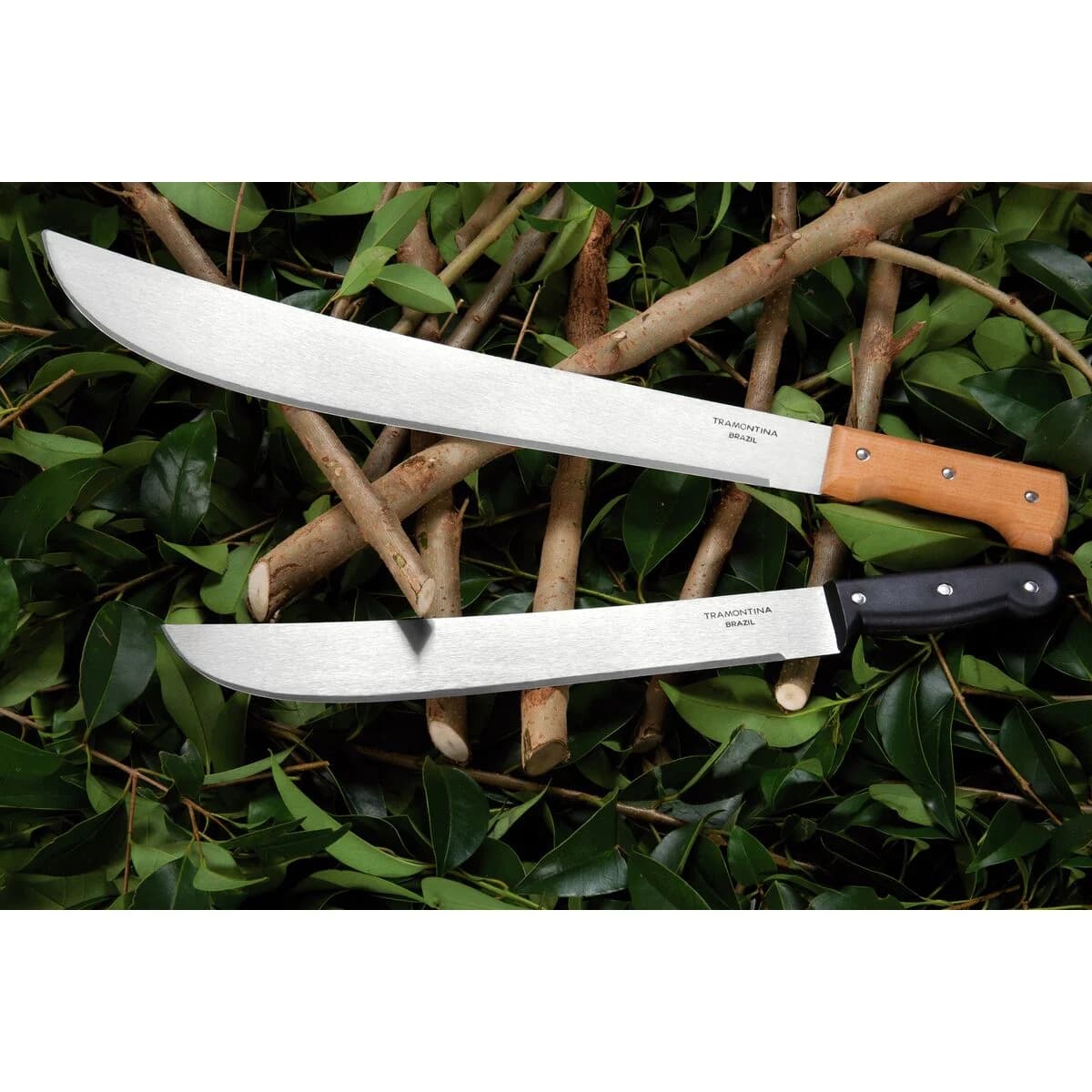 Machete de acero al carbono Tramontina 14 pulgadas con mango de polipropileno negro — imagen 2 de 3
