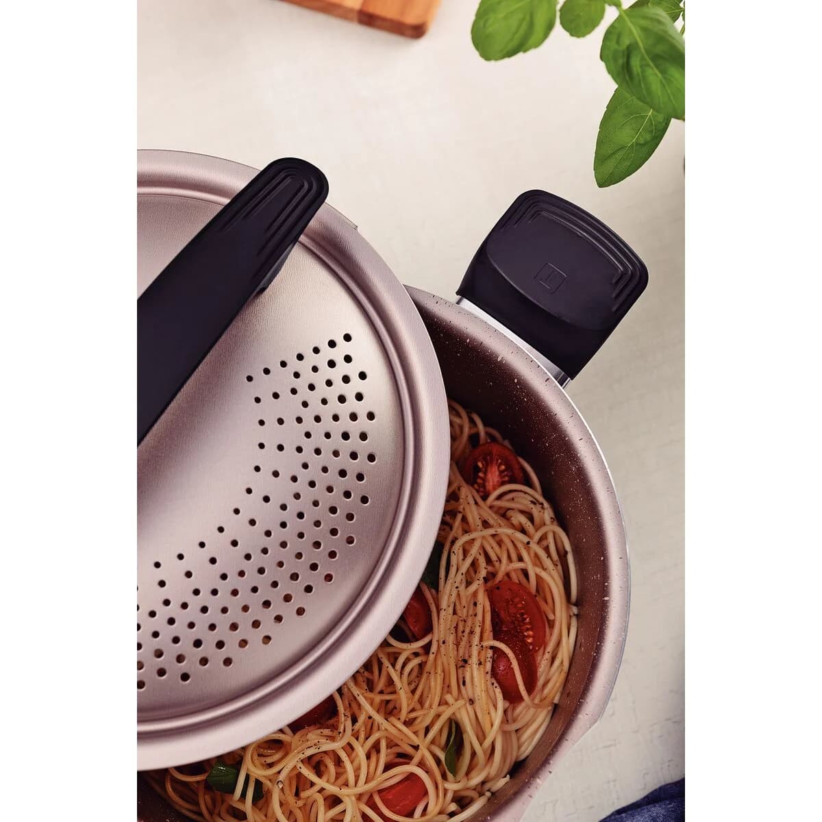Olla Pasta Tramontina Milazzo Antiadherente 22 CM 5,70 Lts — imagen 8 de 10