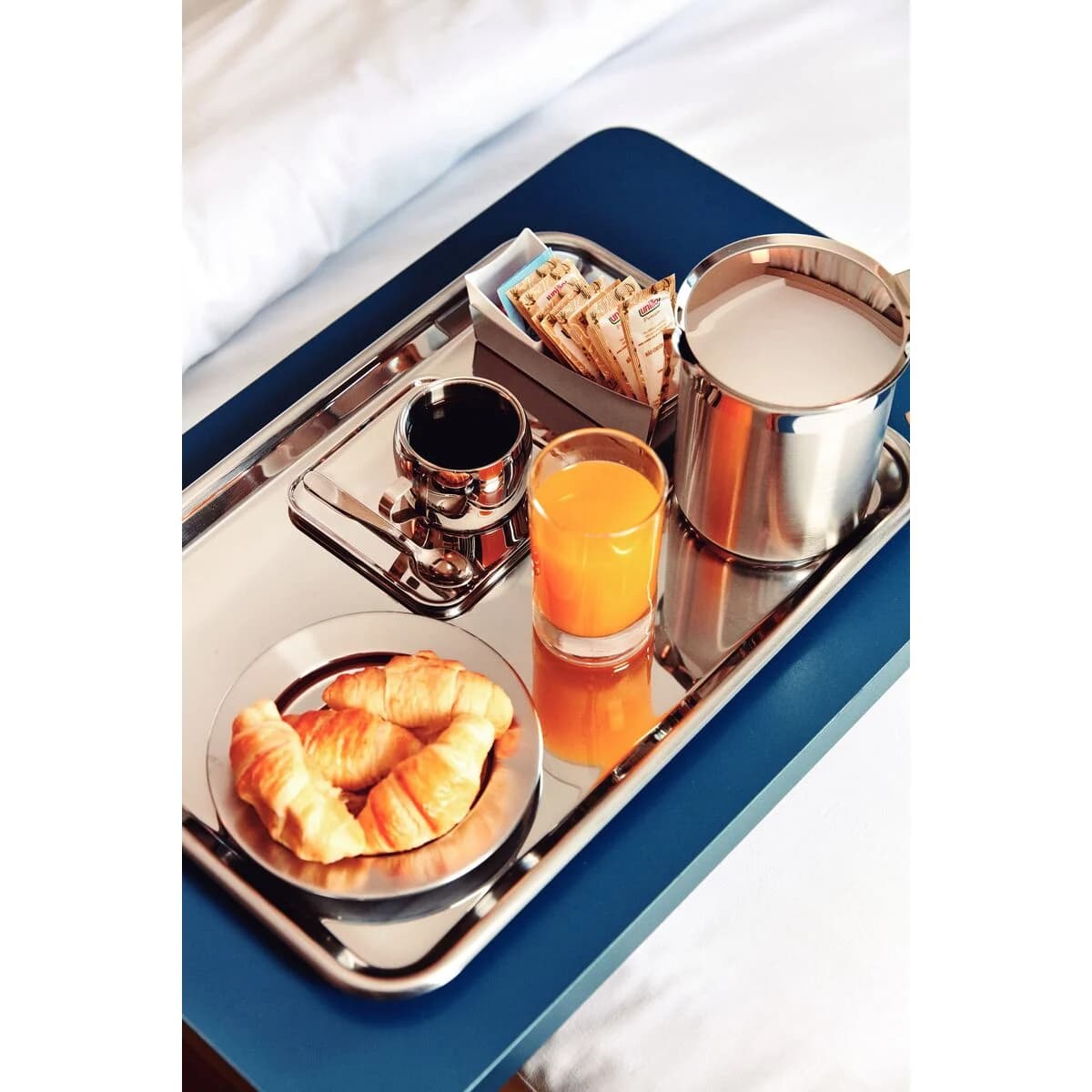 Bandeja rectangular Tramontina Service de acero inoxidable 40 x 27 cm — imagen 3 de 3