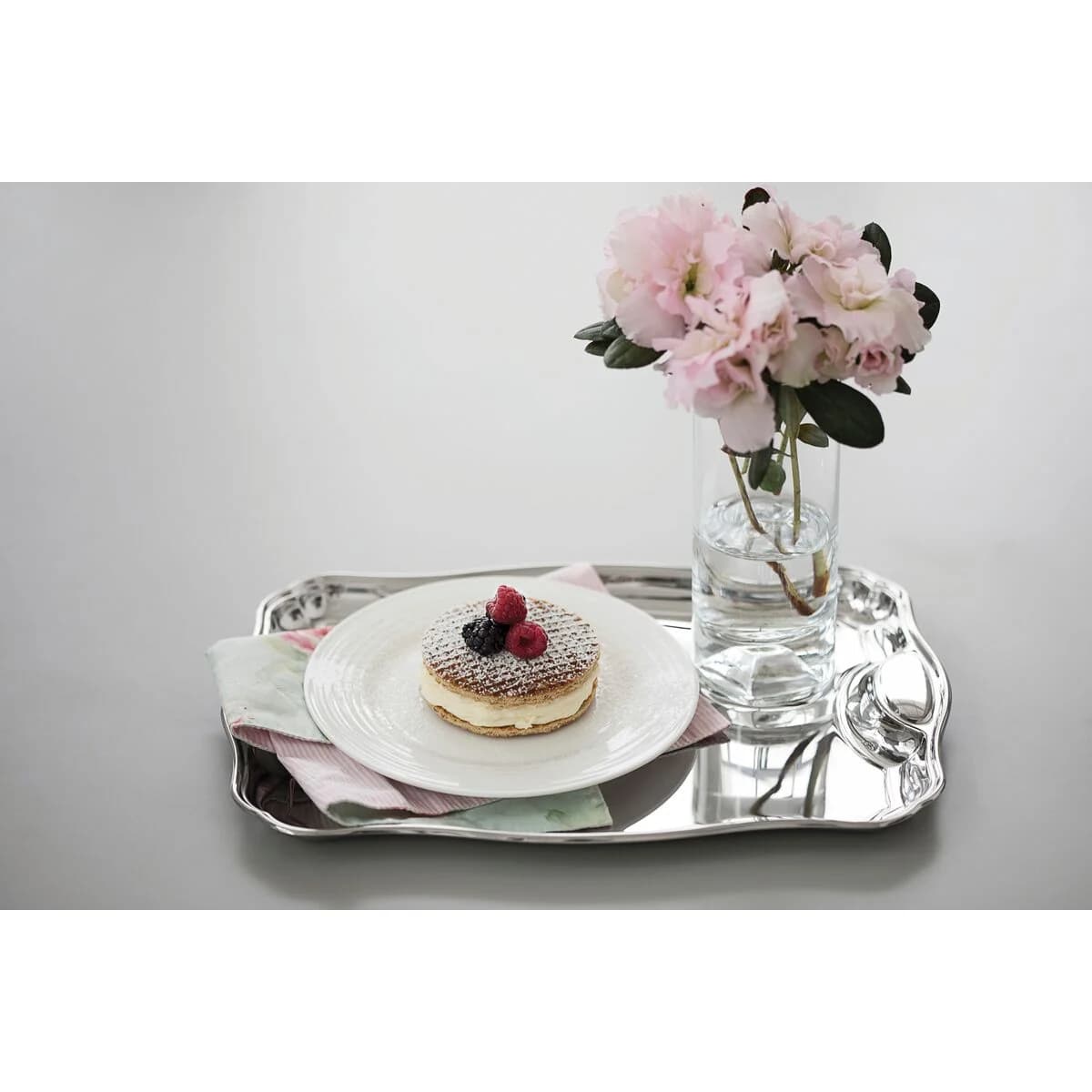 Bandeja rectangular de acero inoxidable con asas Tramontina Classic 49 x 34 cm — imagen 3 de 3