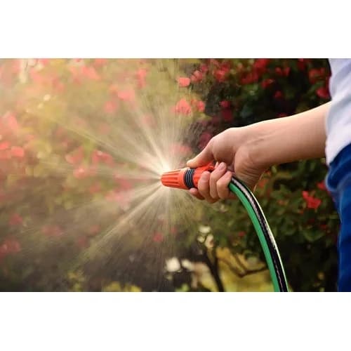 Manguera para jardín con boquilla y soporte Tramontina Flex 20 m — imagen 3 de 9