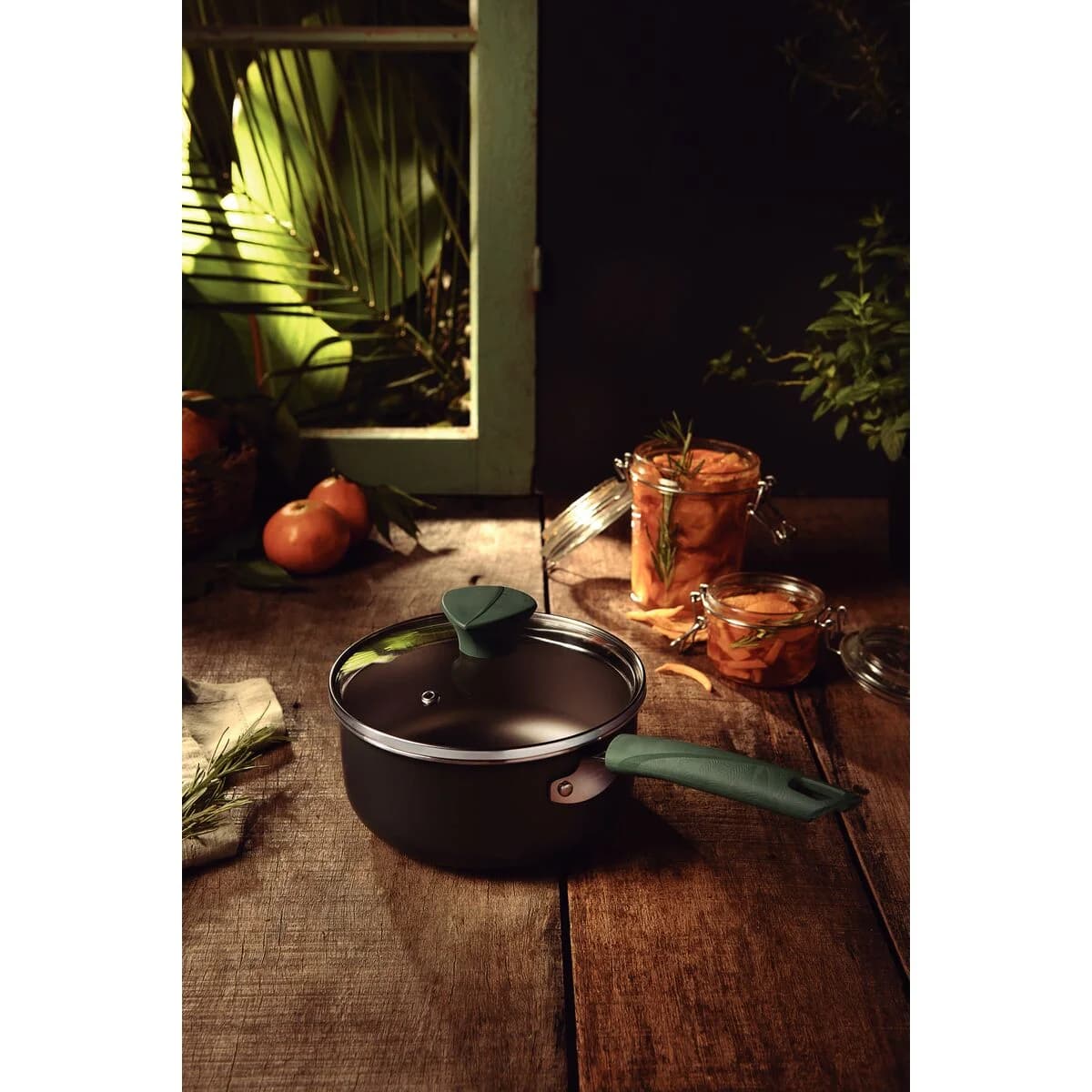 Olla antiadherente con tapa de vidrio Tramontina LYF 18 cm 2.1 L verde — imagen 3 de 4