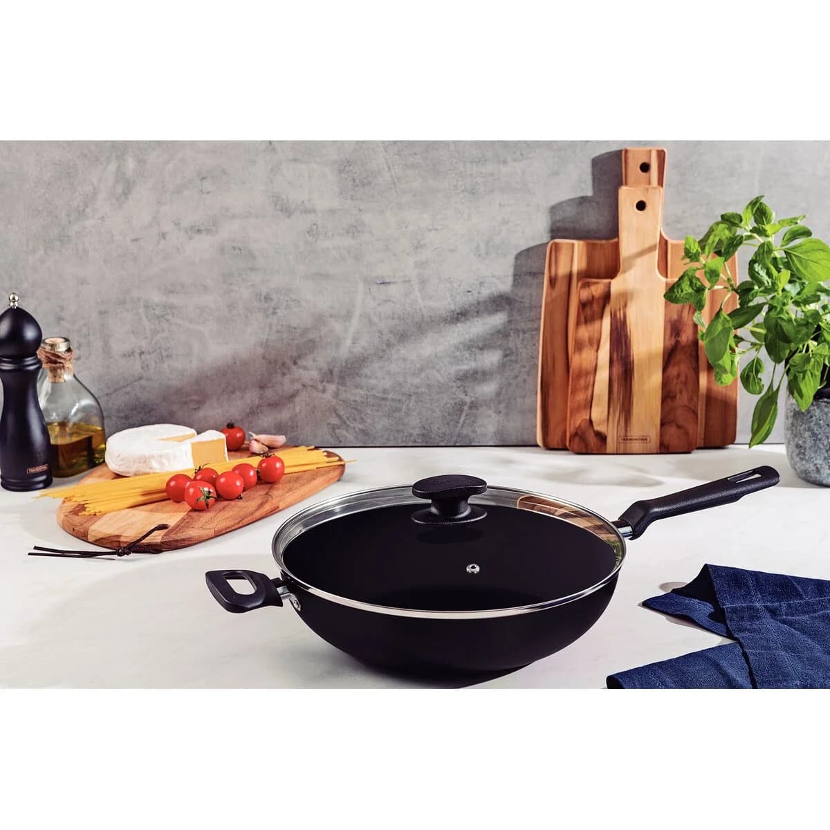 Wok Tramontina Teflon Antiadherente Loreto 28 Cm Con Tapa — imagen 3 de 3