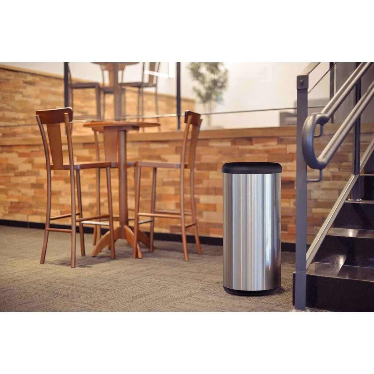Basurero De Acero Inox Tramontina Piemonte Vaiven 40 L Negro — imagen 3 de 4