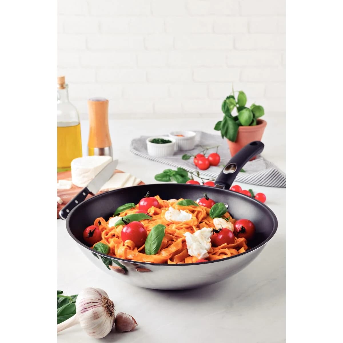 Wok Tramontina Silicone Induccion Triple Fondo 28 CM — imagen 4 de 5