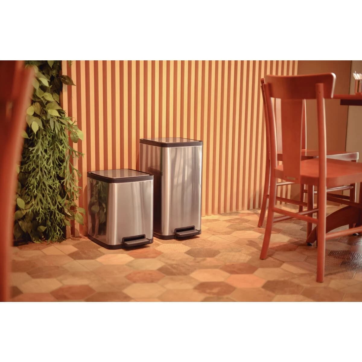 Basurero en Acero Inox con Pedal Tramontina Octos 15 Litros — imagen 4 de 5