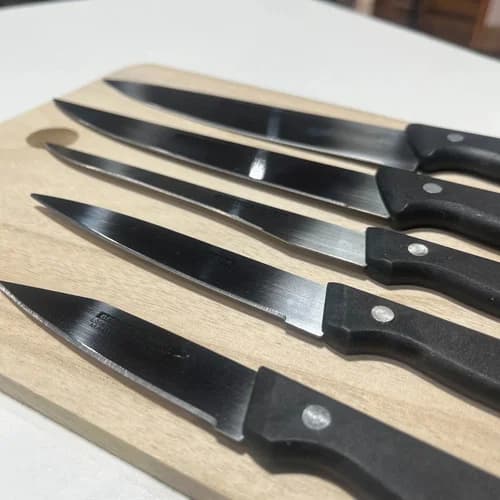 Set De Cuchillos 6 Piezas Con Tabla De Madera Negro — imagen 3 de 4
