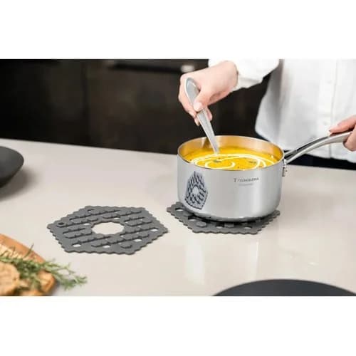 Apoya Ollas Hexagonal De Silicona Tramontina 18 Cm 2 Unidades — imagen 3 de 3