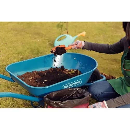 Carretilla metálica con rueda neumática Tramontina 50 L azul — imagen 7 de 9