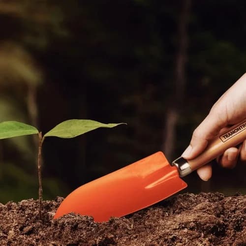 Palita estrecha de jardín con mango de madera Tramontina 30.6 cm — imagen 4 de 4