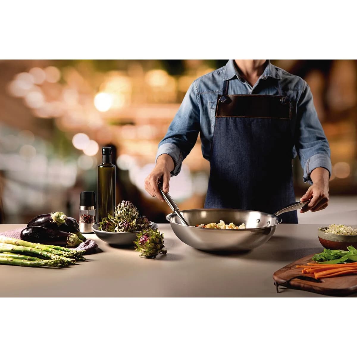 Wok Tramontina Grano Cuerpo Triple 28 cm 3,4 L Acero Inoxidable 18/10 — Apto Inducción — imagen 5 de 8