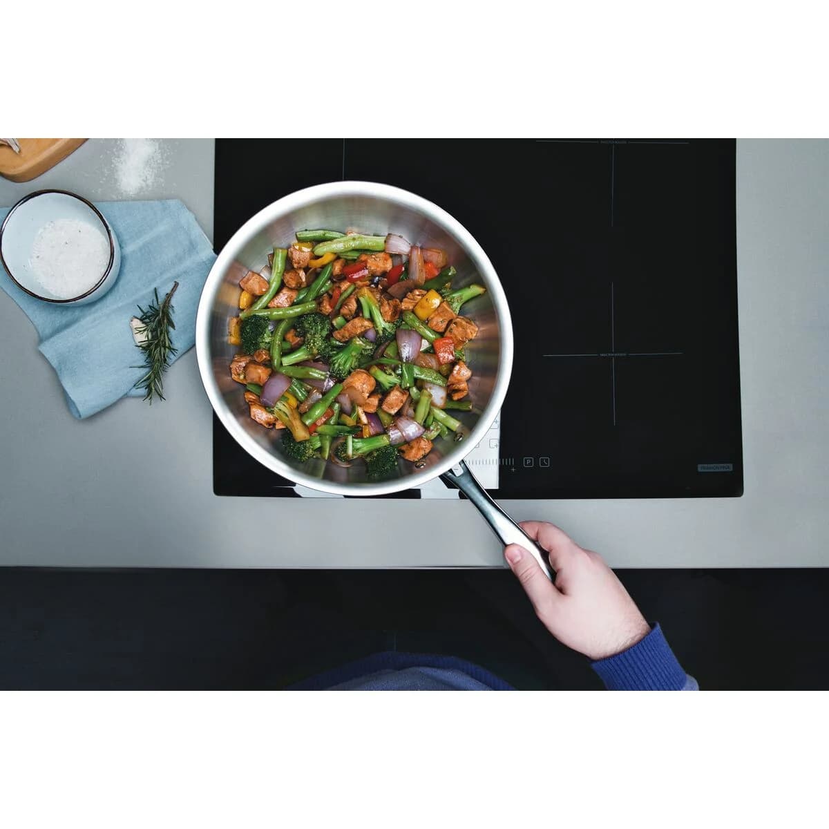 Wok Tramontina Grano Cuerpo Triple 28 cm 3,4 L Acero Inoxidable 18/10 — Apto Inducción — imagen 6 de 8